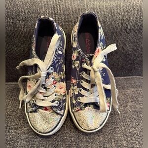 GIRLS ATTITUDE Floral Canvas Sneaker with Glitter Toe/size MEX 20 (13US)